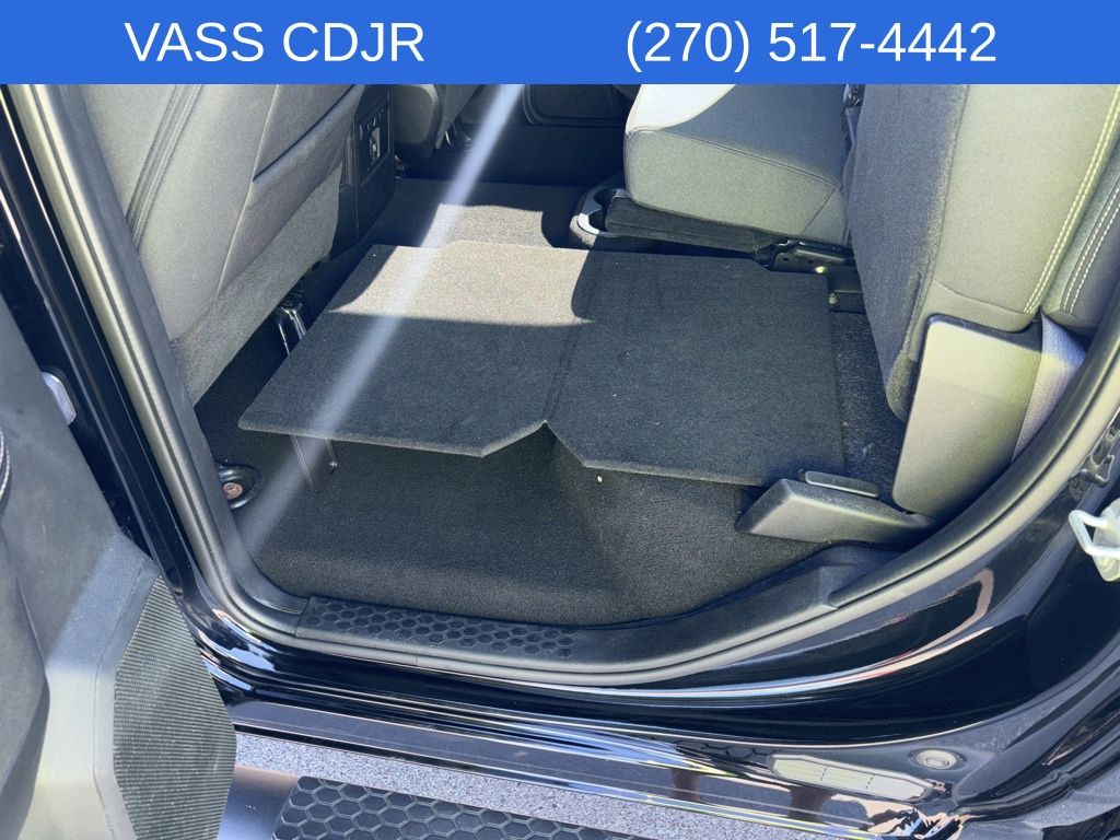 2023 Ram 1500 SLT photo 22
