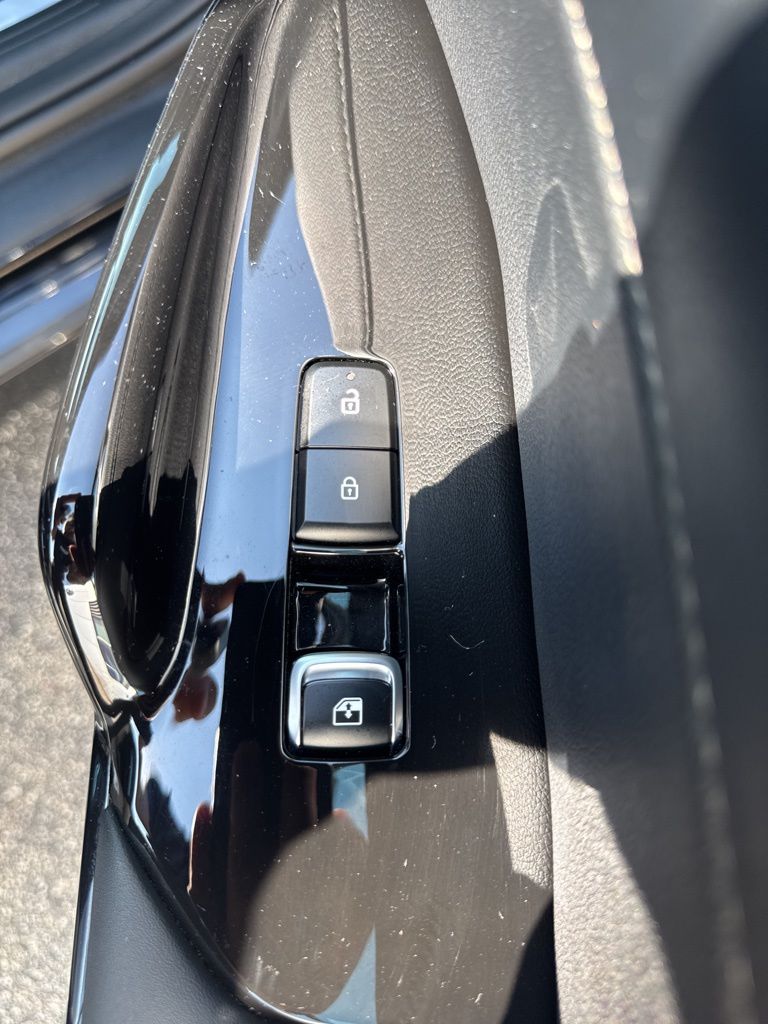2025 Kia K5 GT-Line photo 24
