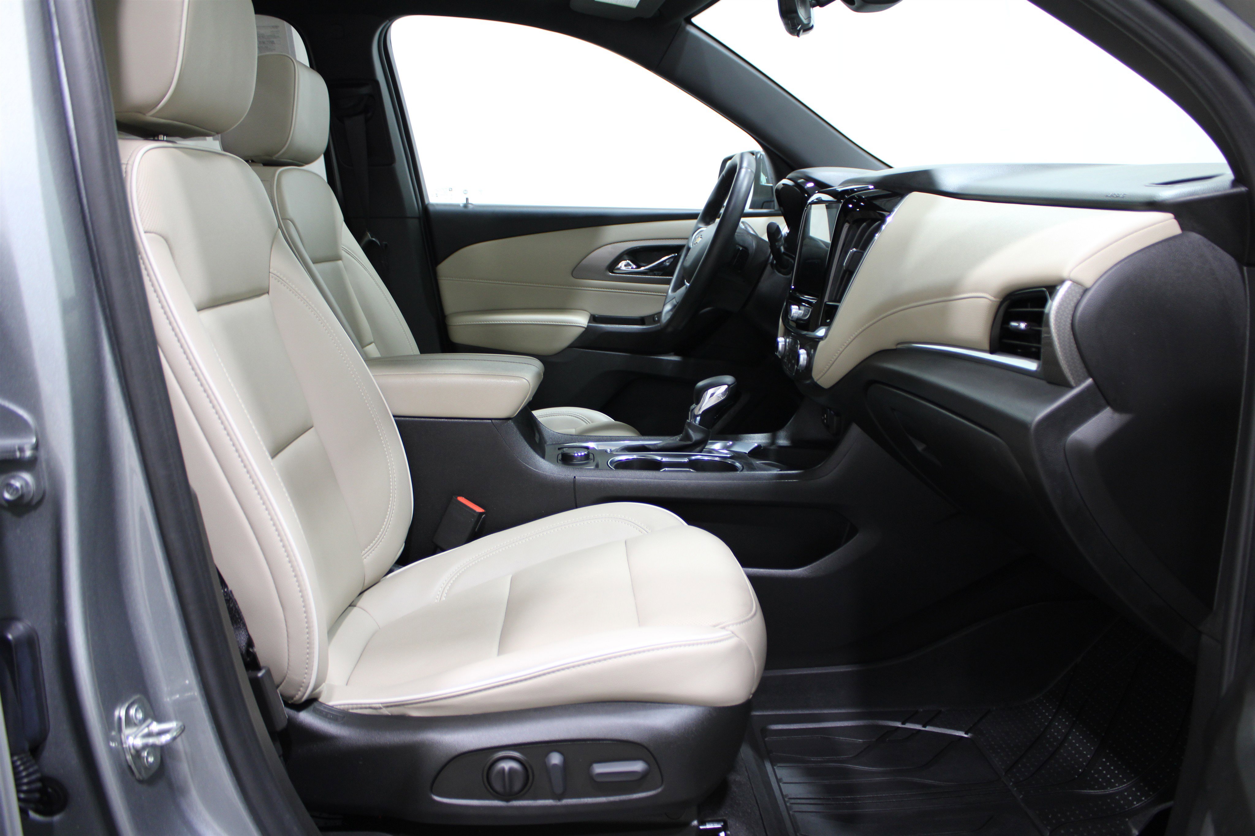 2023 Chevrolet Traverse Premier photo 25