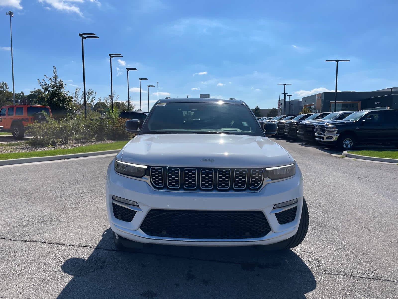 2025 Jeep Grand Cherokee Summit photo 3