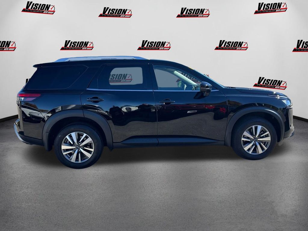 2025 Nissan Pathfinder SL photo 4