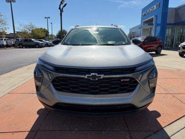 2025 Chevrolet Trax photo 2