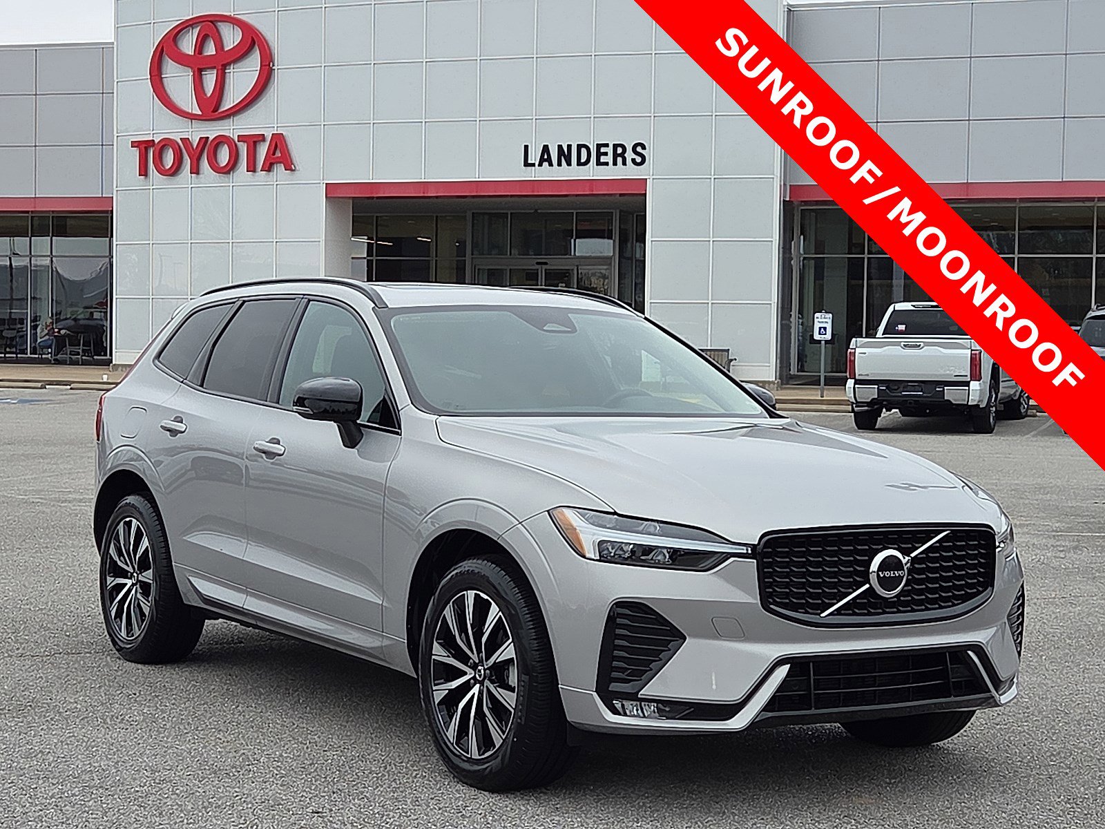 2024 Volvo XC60 Core's photo