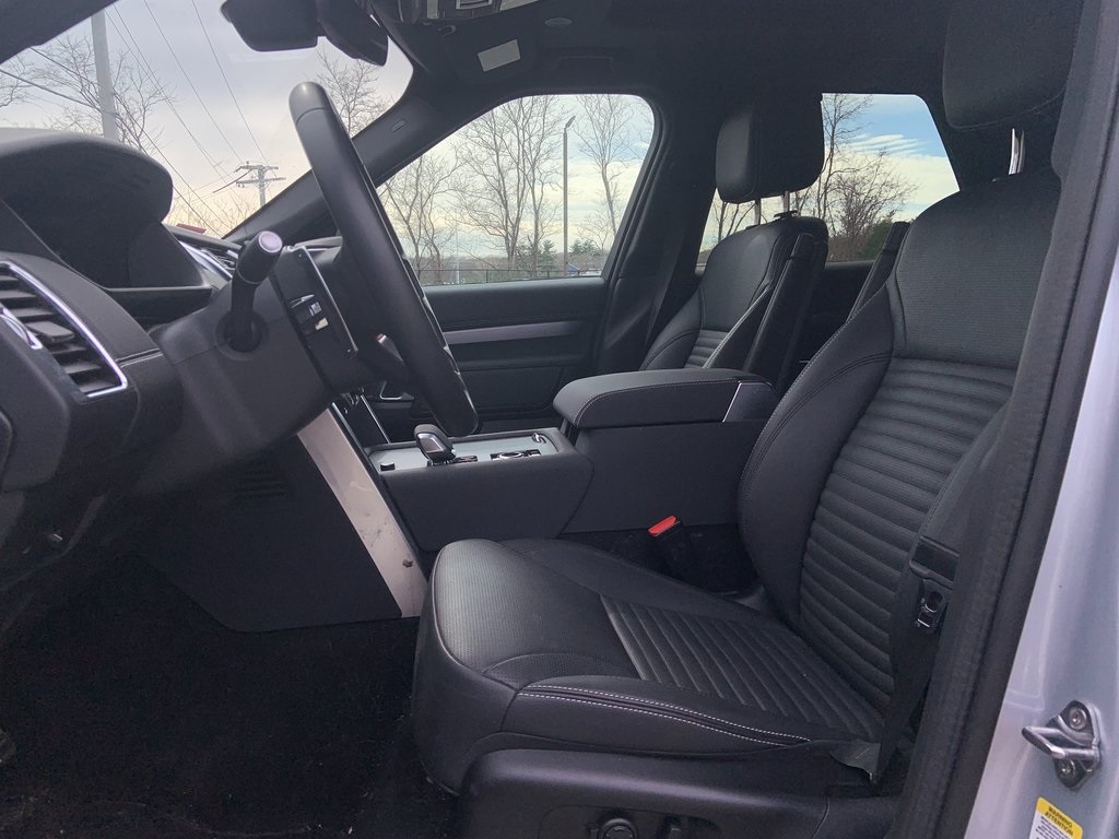 2023 Land Rover Discovery S R-Dynamic photo 14