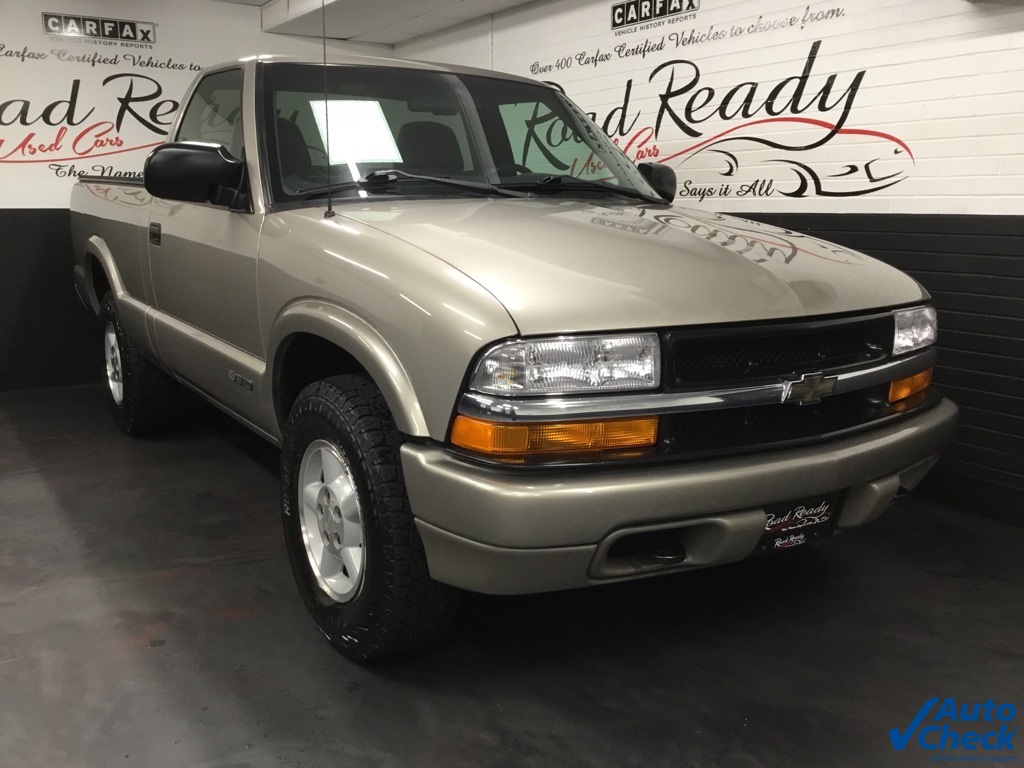 2000 Chevrolet S-10 Pickup photo 3