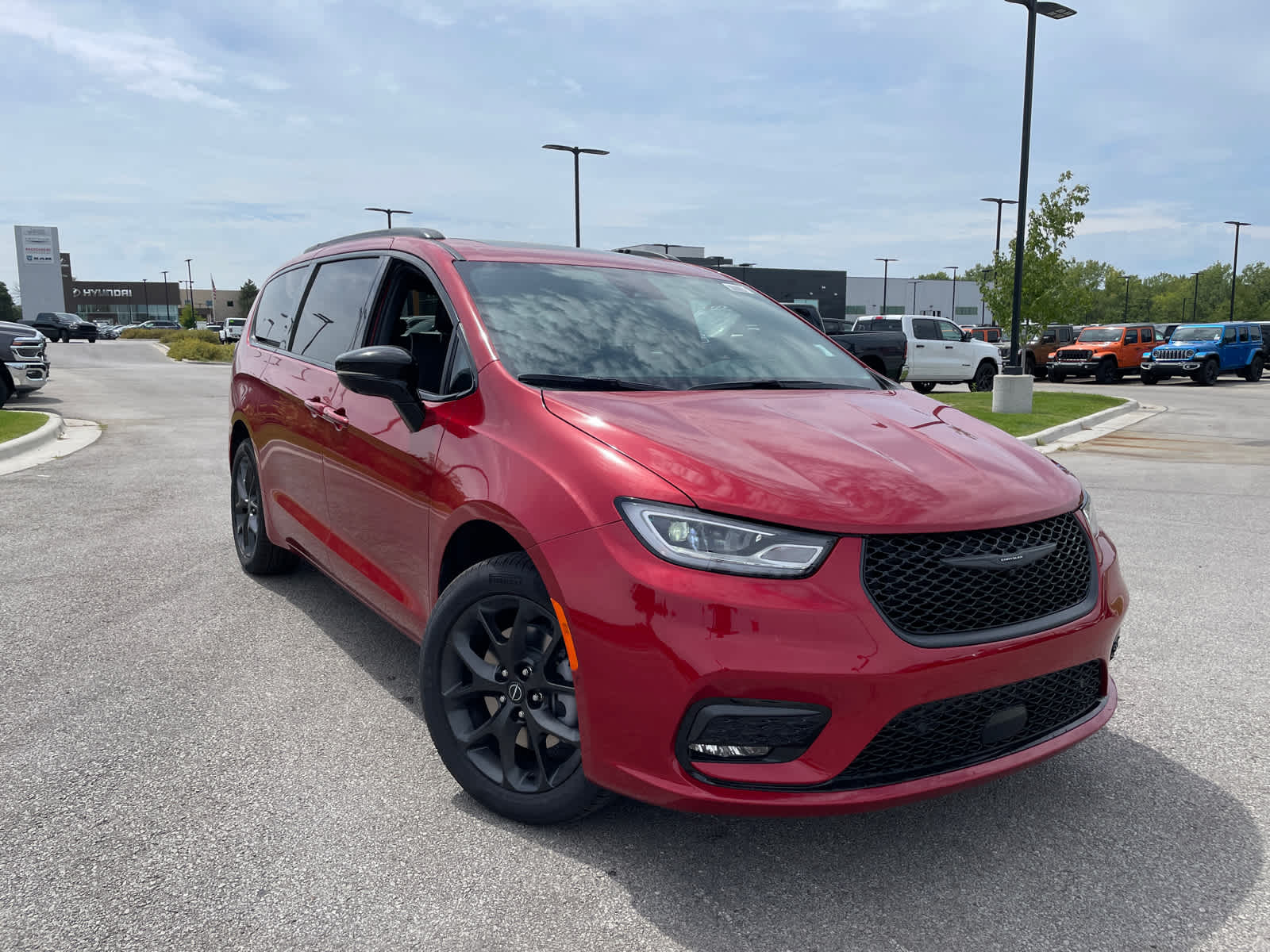 2026 Chrysler Pacifica Limited photo 2