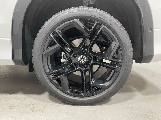2025 Volkswagen Tiguan SE R-Line Black photo 9