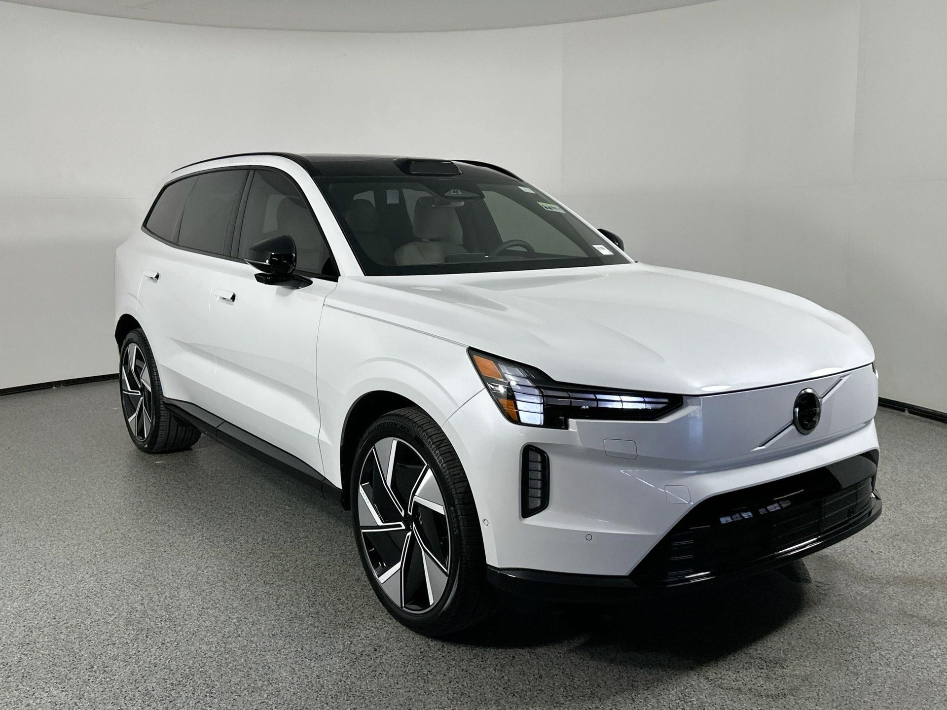 2025 Volvo EX90 Twin Motor Ultra photo 2