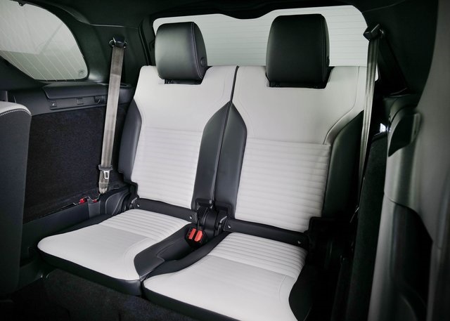 2024 Land Rover Discovery SE photo 8