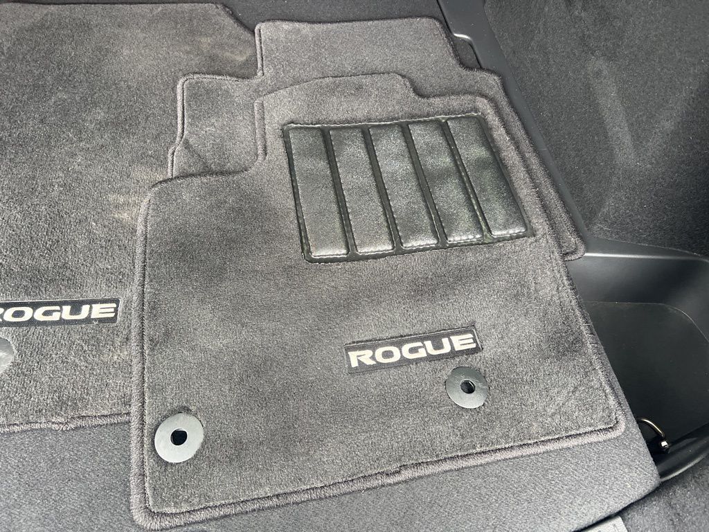 2023 Nissan Rogue SV photo 12