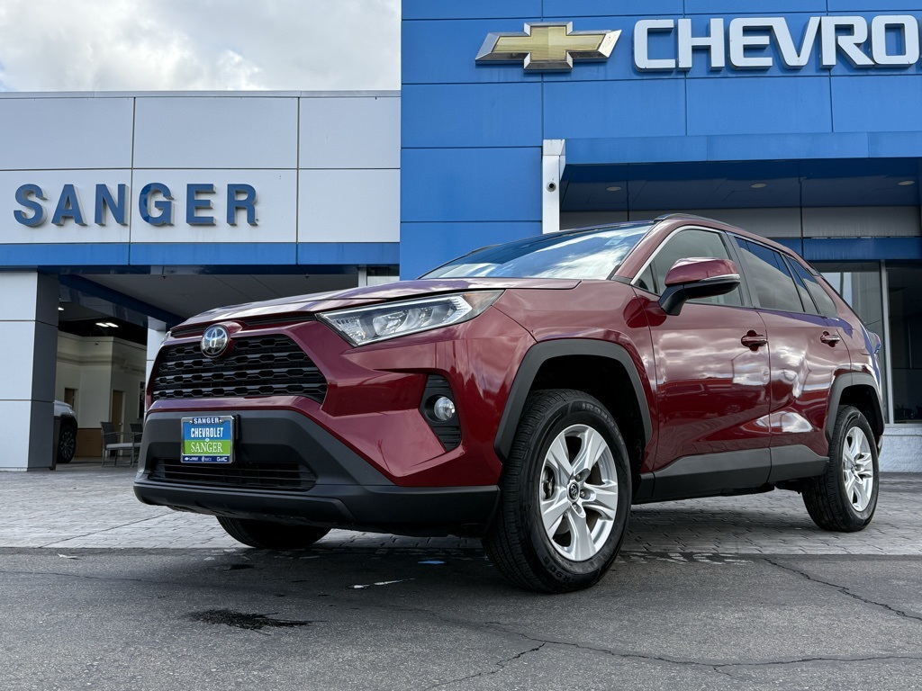 2019 Toyota RAV4 XLE photo 3