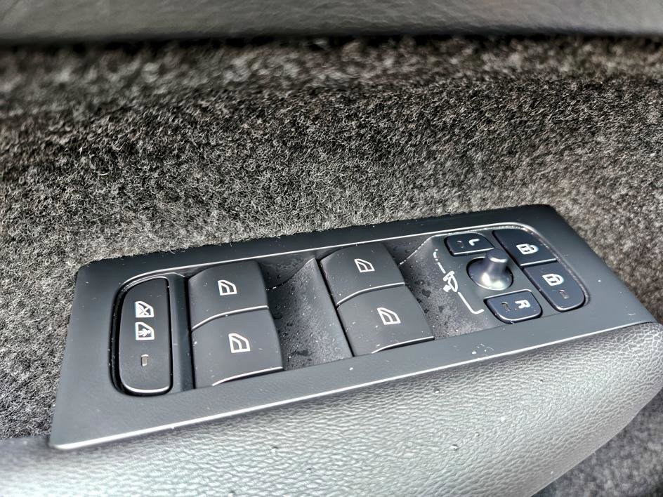 2024 Volvo XC40 Ultimate AWD photo 25