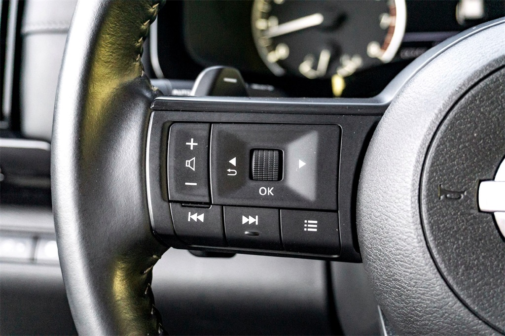 2025 Nissan Pathfinder SV photo 16