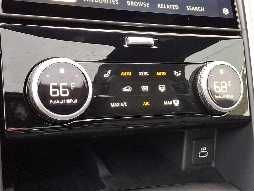 2025 Land Rover Discovery S photo 9