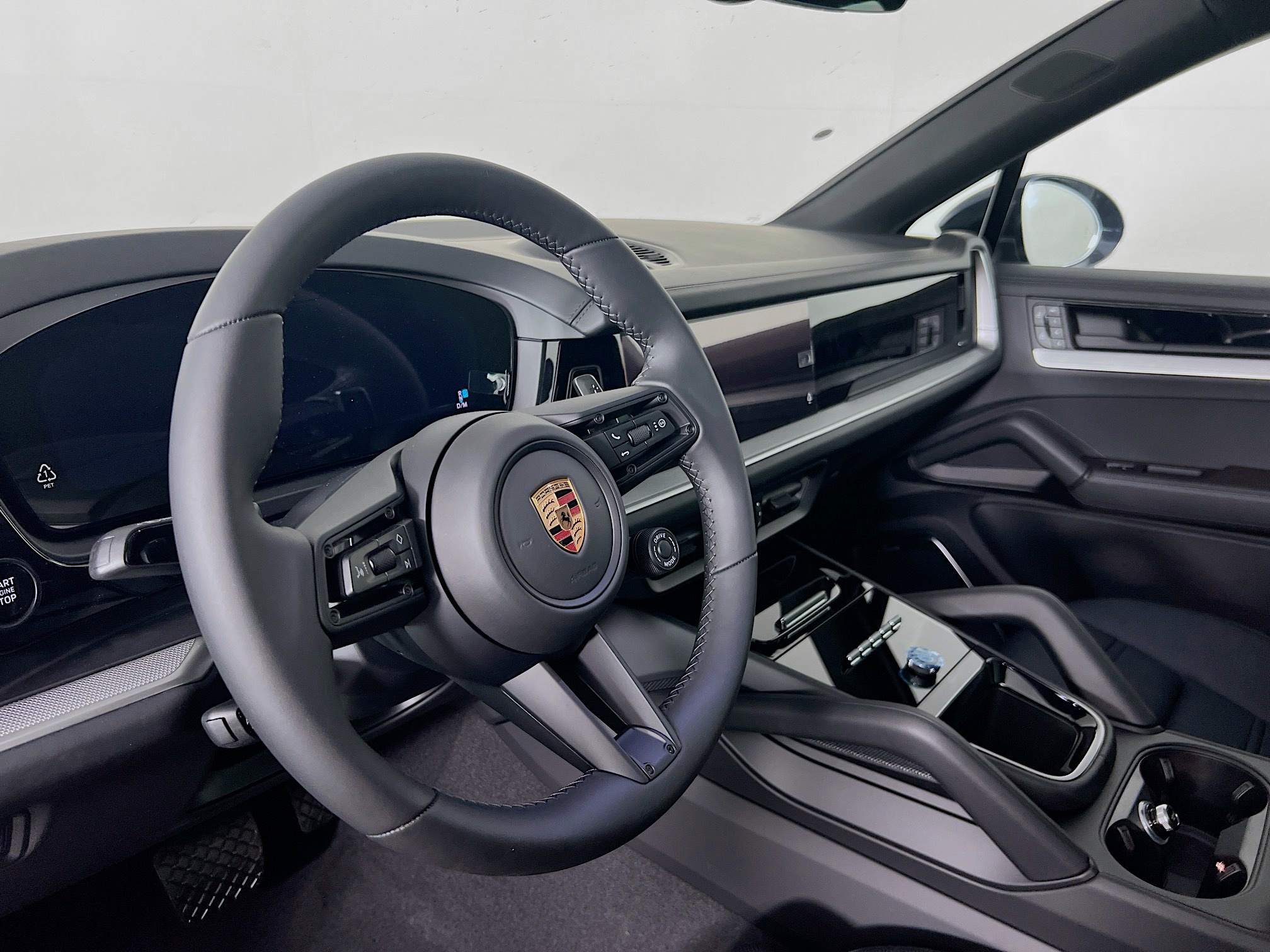 2025 Porsche Cayenne E-Hybrid Coupe photo 4