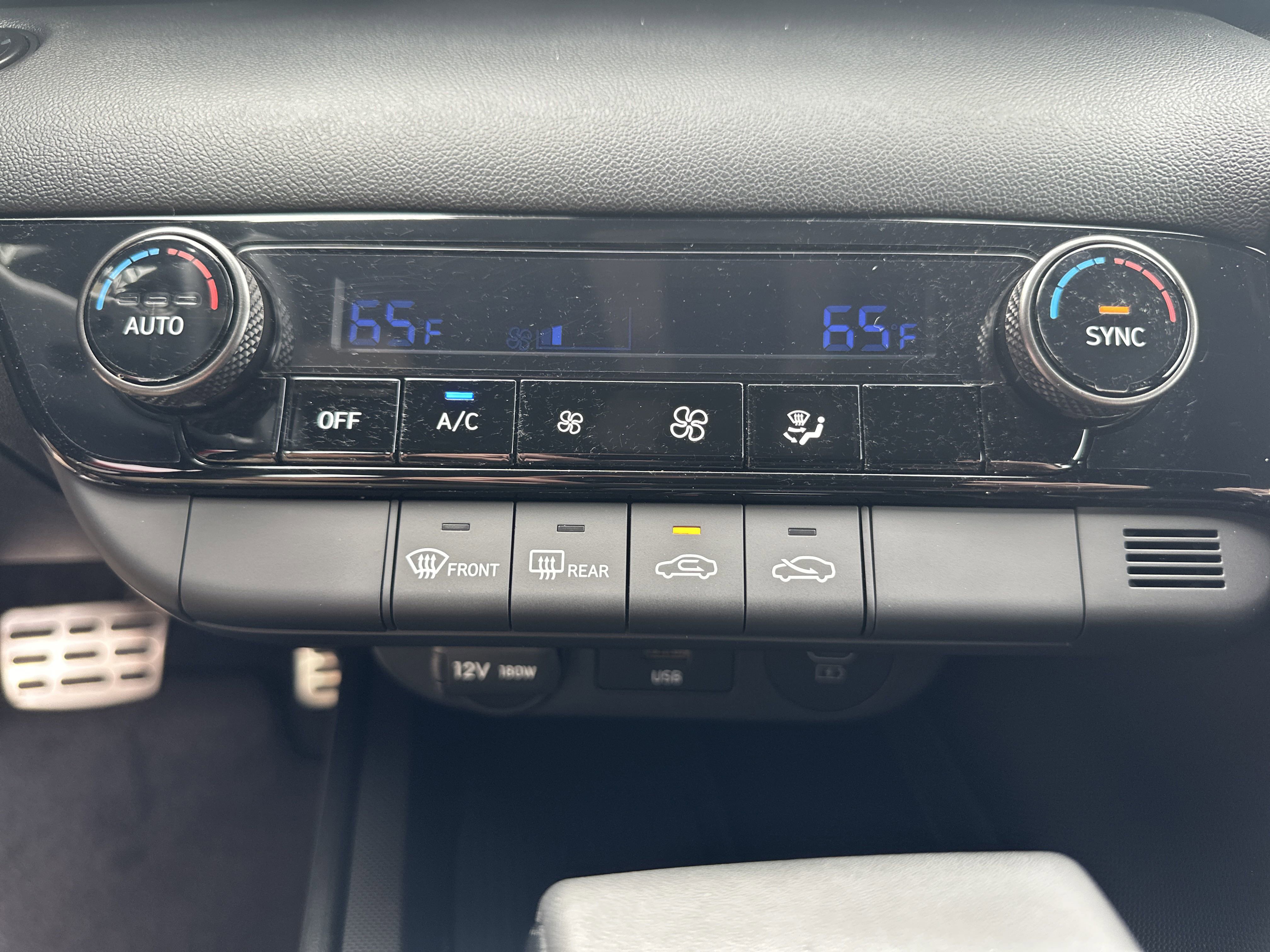 2025 Hyundai Elantra SEL Sport photo 8