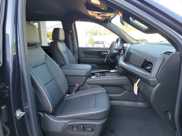 2025 Chevrolet Tahoe Premier photo 17
