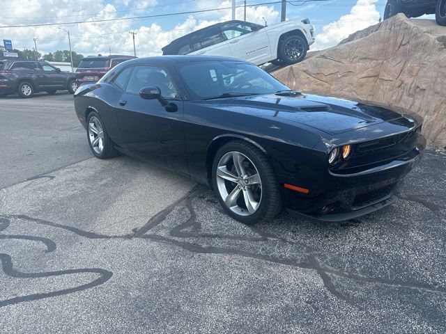 2018 Dodge Challenger SXT photo 3