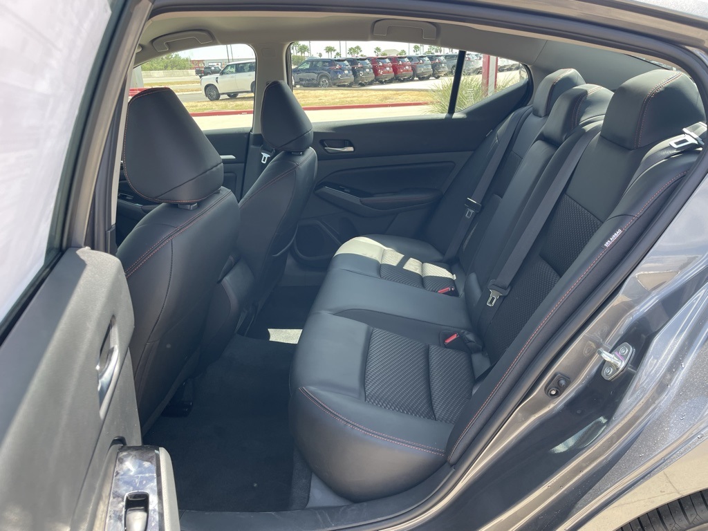 2025 Nissan Altima SR photo 19