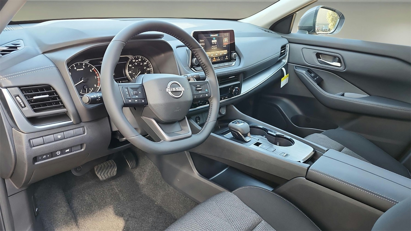 2025 Nissan Rogue SV photo 9