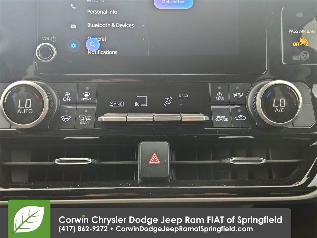 2024 Toyota Highlander LE photo 25