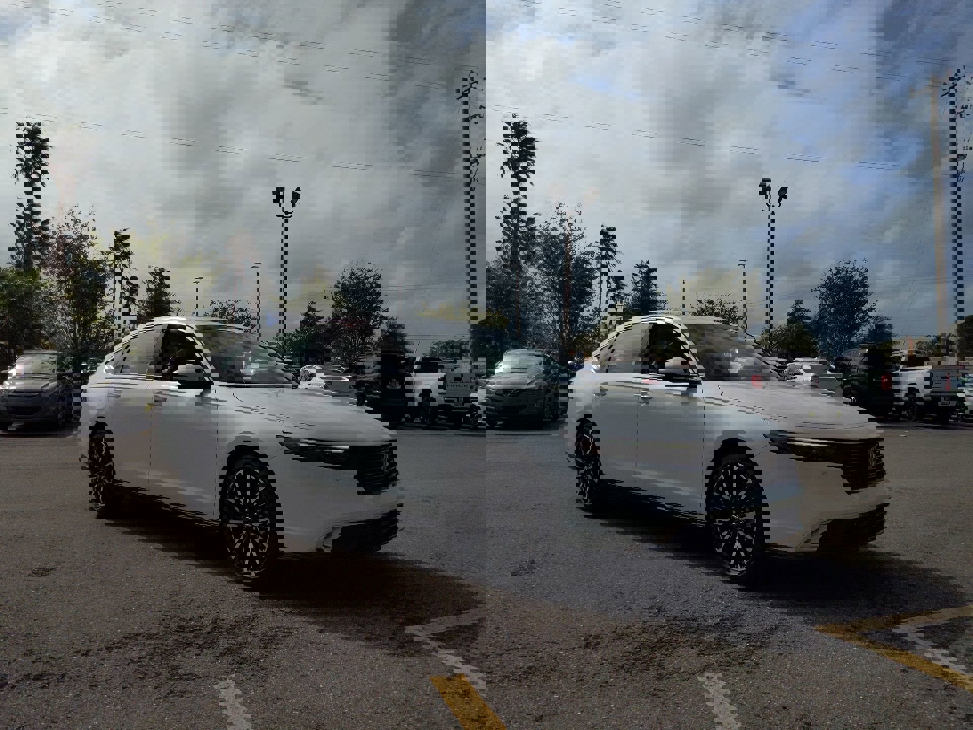 2025 Honda Accord Hybrid Touring photo 2