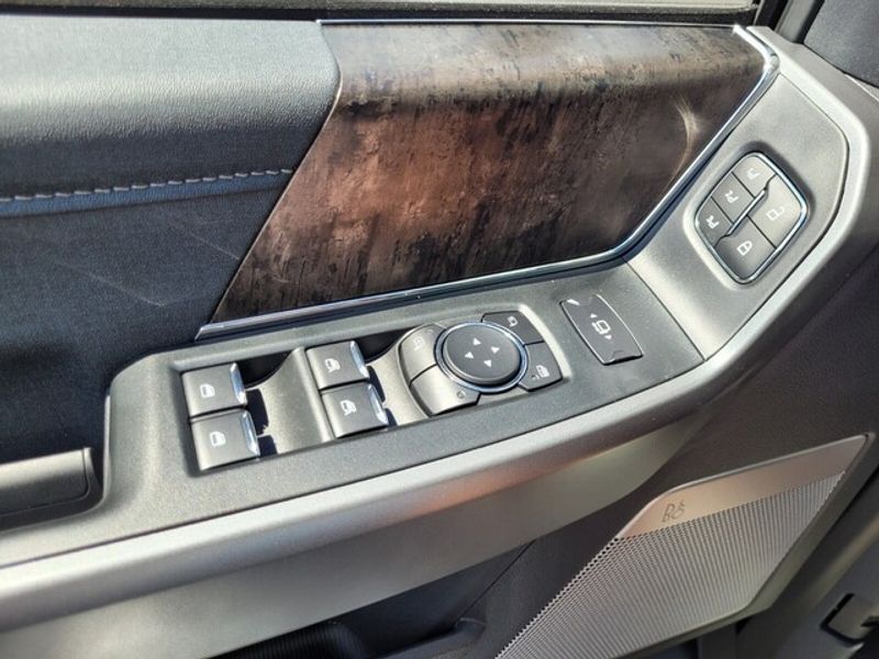 2025 Ford F-350 Lariat photo 25