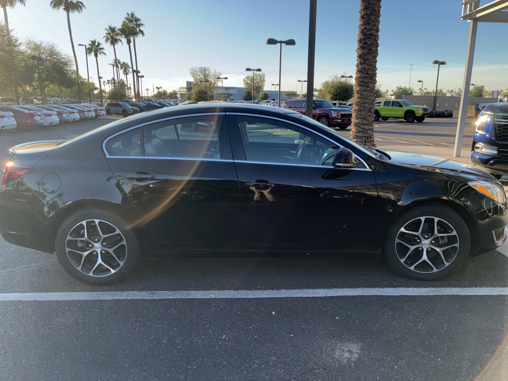 2017 Buick Regal Sport Touring photo 3