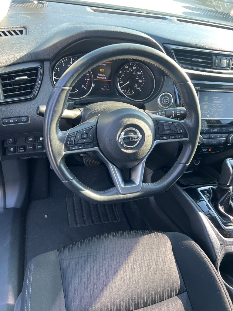 2018 Nissan Rogue SV photo 16