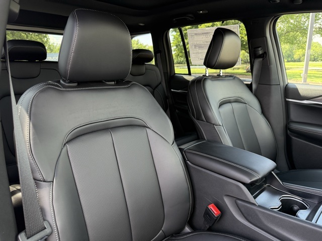 2025 Jeep Grand Cherokee Limited photo 8