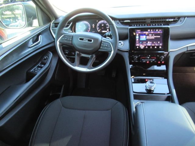 2025 Jeep Grand Cherokee Laredo X photo 11