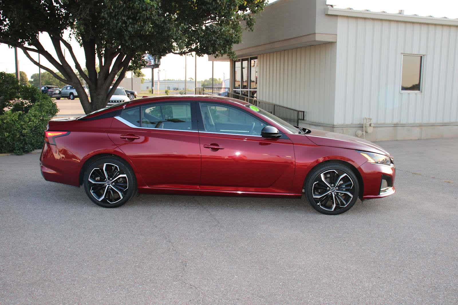 2024 Nissan Altima 2.5 SR photo 3