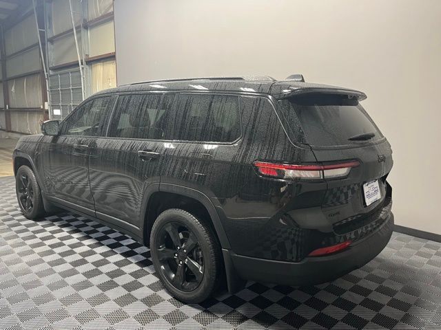 2024 Jeep Grand Cherokee Limited photo 3
