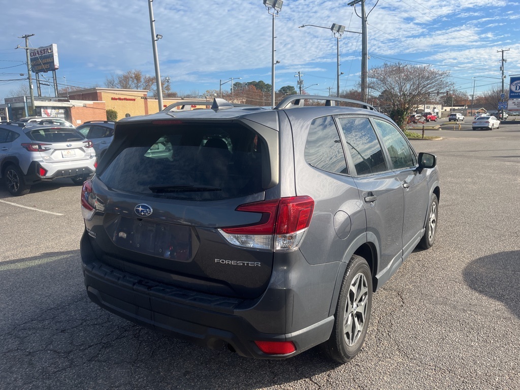 2023 Subaru Forester Premium photo 4