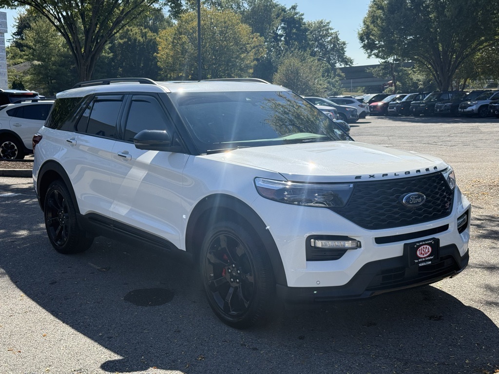 2023 Ford Explorer ST photo 3