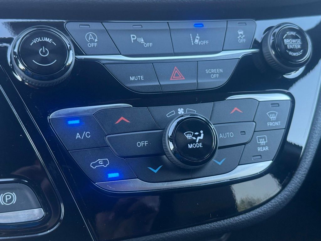 2026 Chrysler Pacifica photo 10