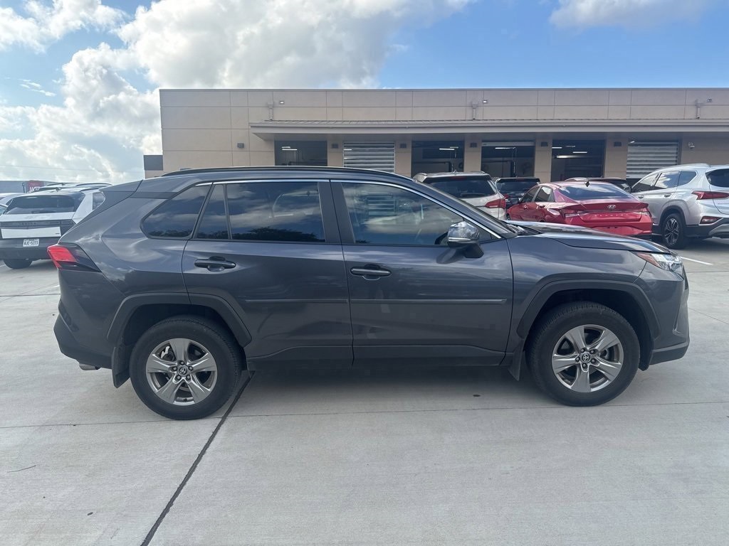2024 Toyota RAV4 XLE's photo