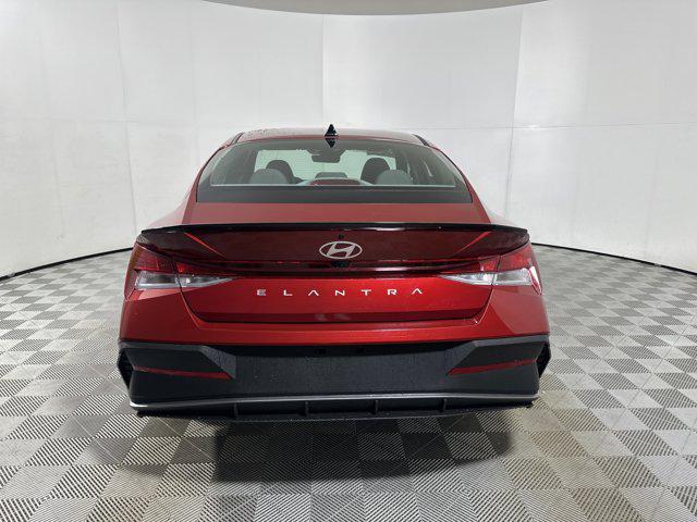 2025 Hyundai Elantra SEL Sport photo 6