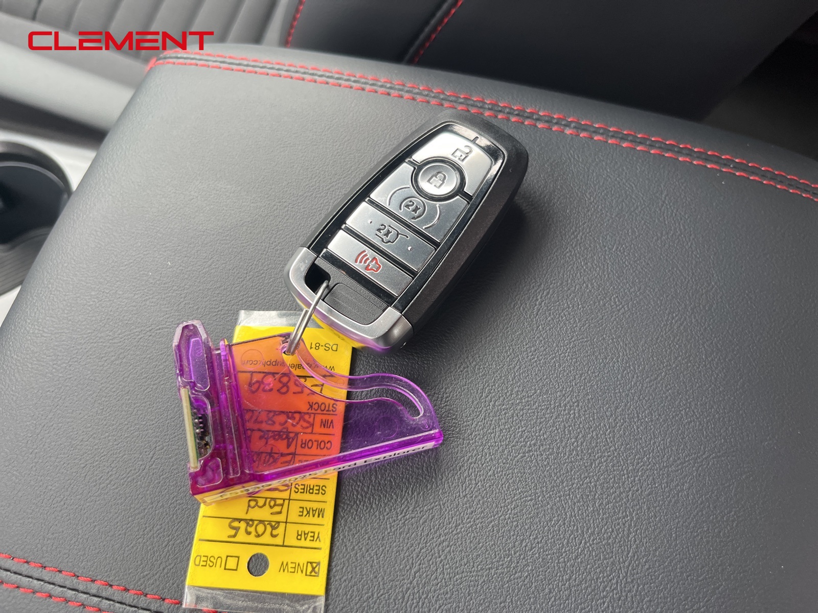 2025 Ford Explorer ST-Line photo 2