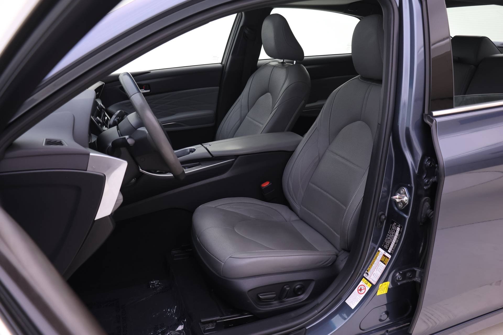 2019 Toyota Avalon Limited photo 3