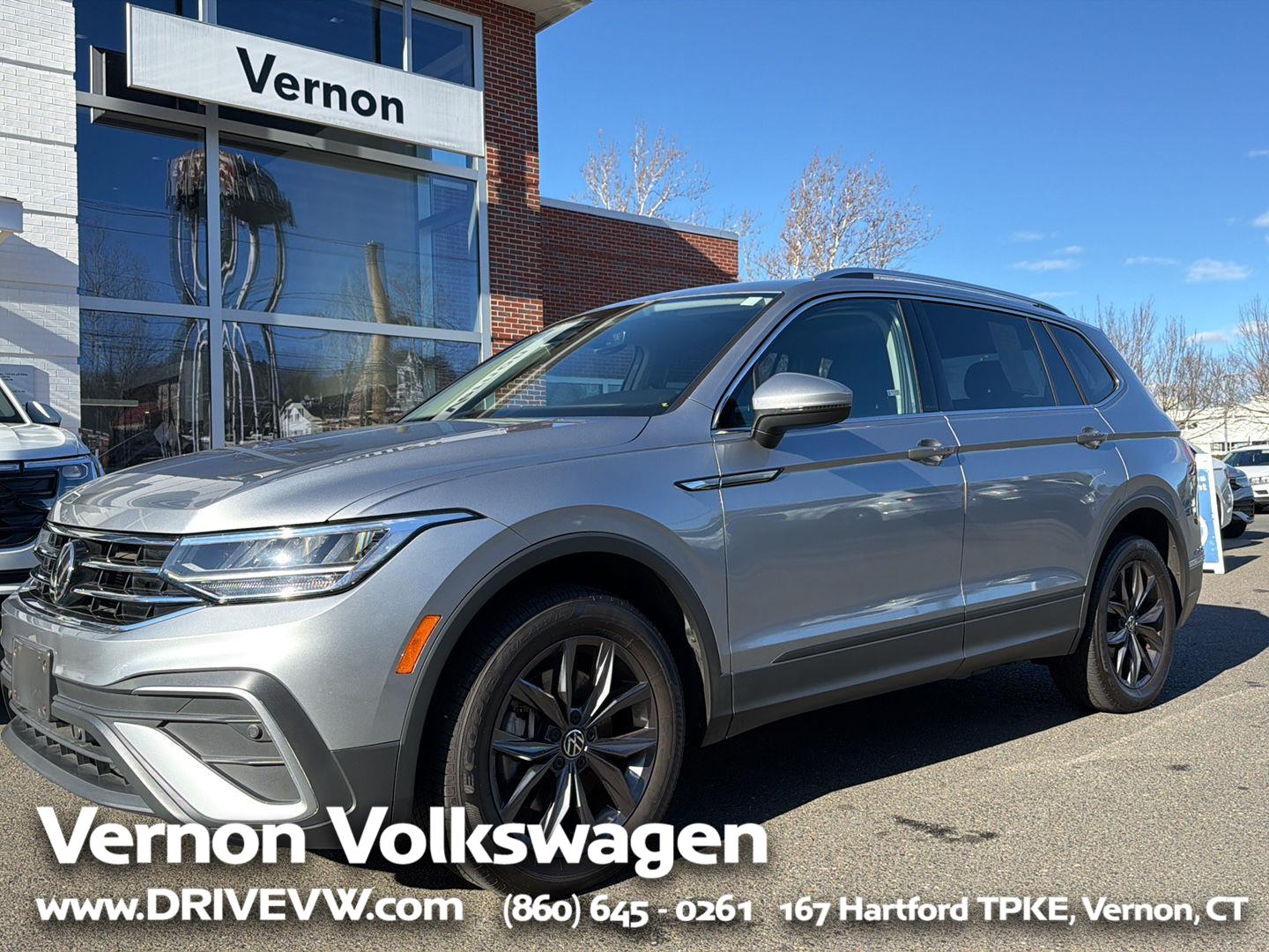 2023 Volkswagen Tiguan SE's photo