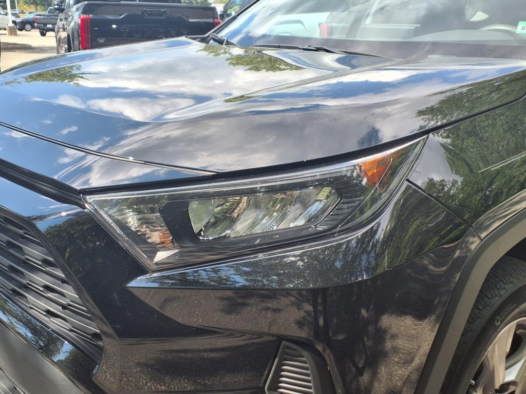 2022 Toyota RAV4 Hybrid LE photo 3