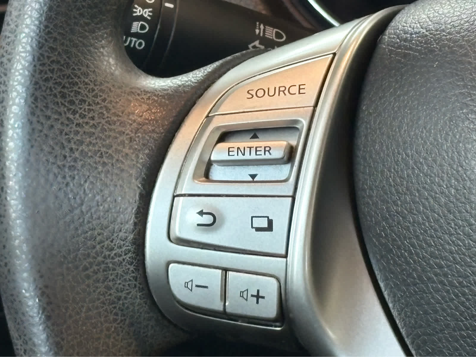 2016 Nissan Rogue SV photo 20