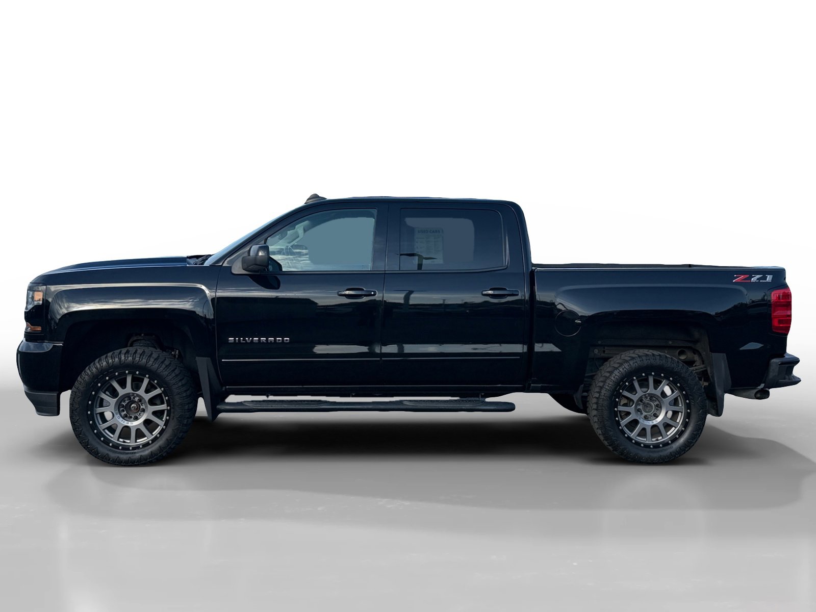 2018 Chevrolet Silverado 1500 LT photo 2