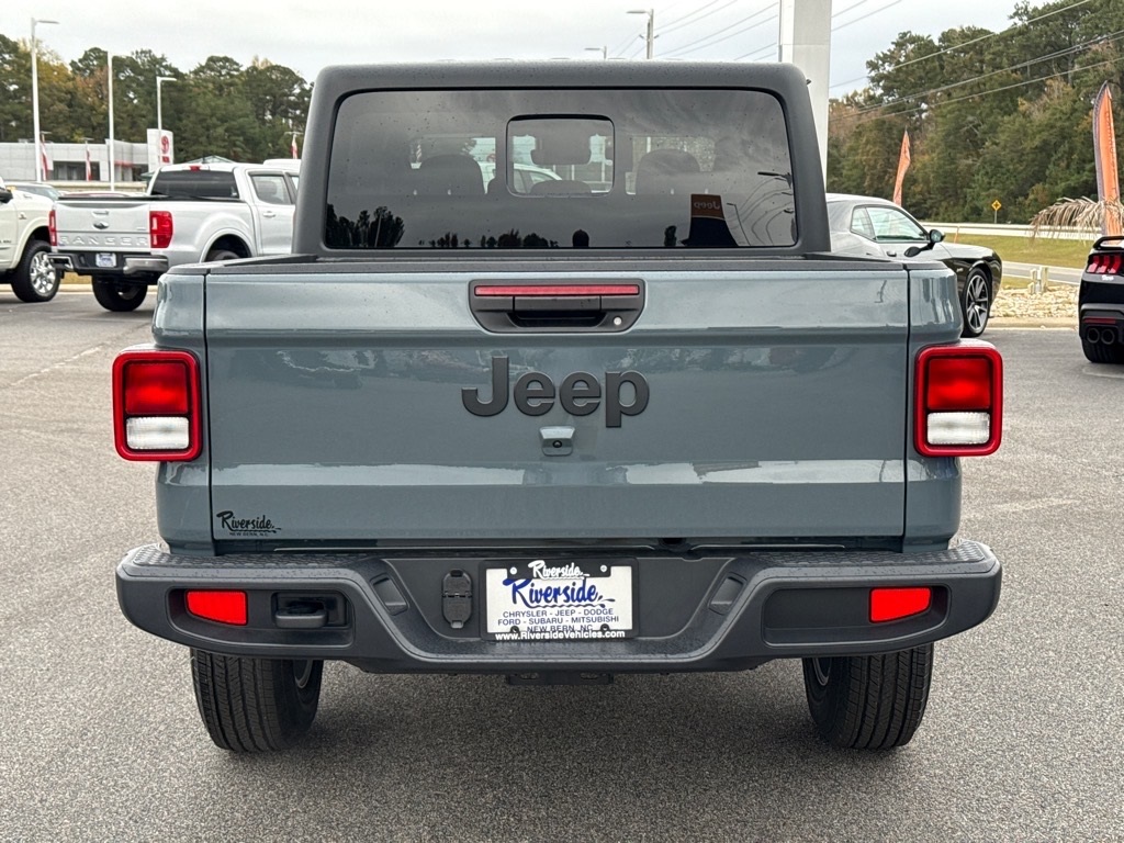 2025 Jeep Gladiator Sport S photo 3