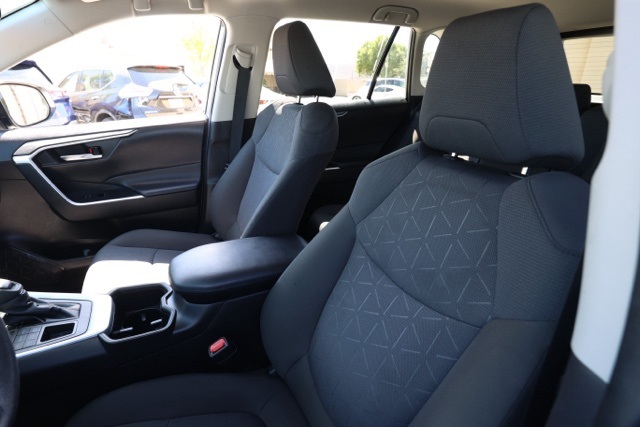 2022 Toyota RAV4 XLE photo 13