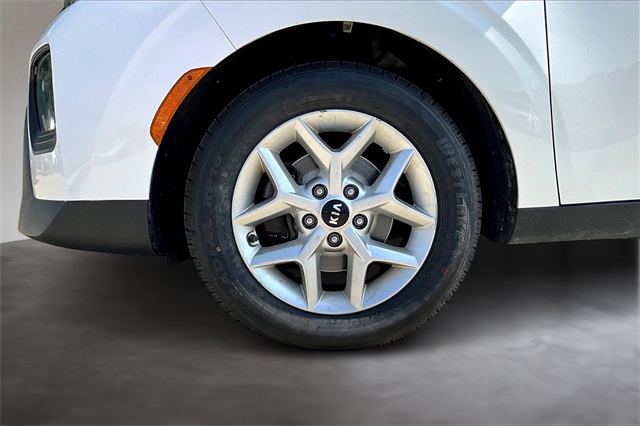 2022 Kia Soul LX photo 9