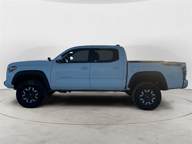 2021 Toyota Tacoma TRD Off-Road photo 2