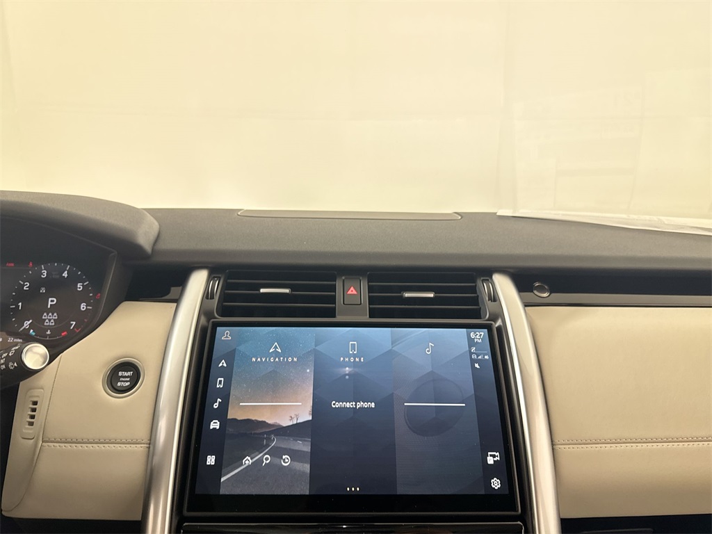 2025 Land Rover Discovery S photo 16