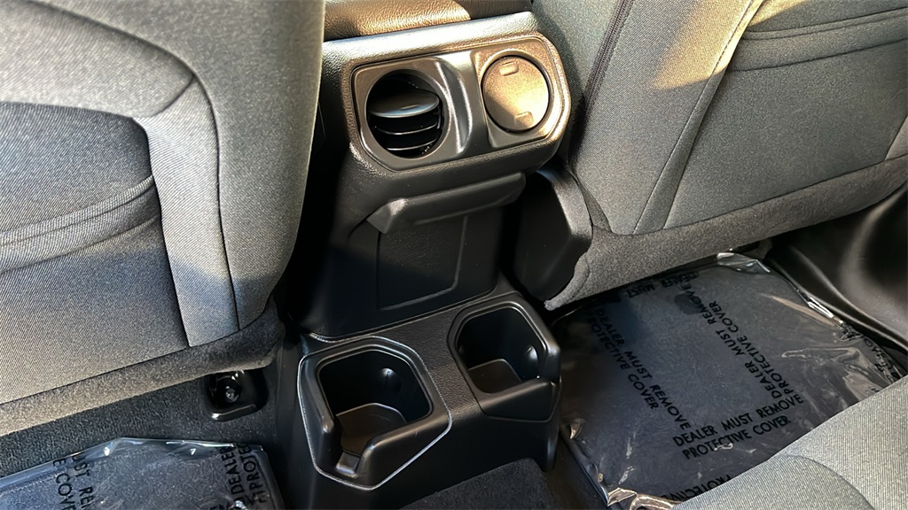 2024 Jeep Gladiator Sport photo 3